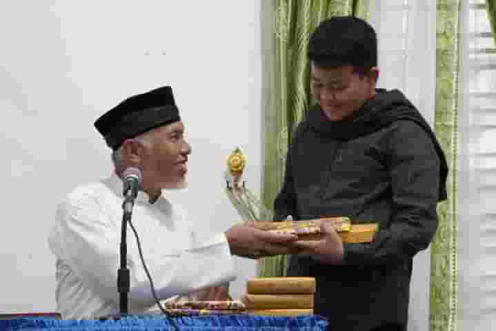 Gubernur Mahyeldi pada kegiatan Subuh Mubaraqah di Mesjid Ushuludin Pasar Usang Padang Panjang, Ahad (24/3/2024).